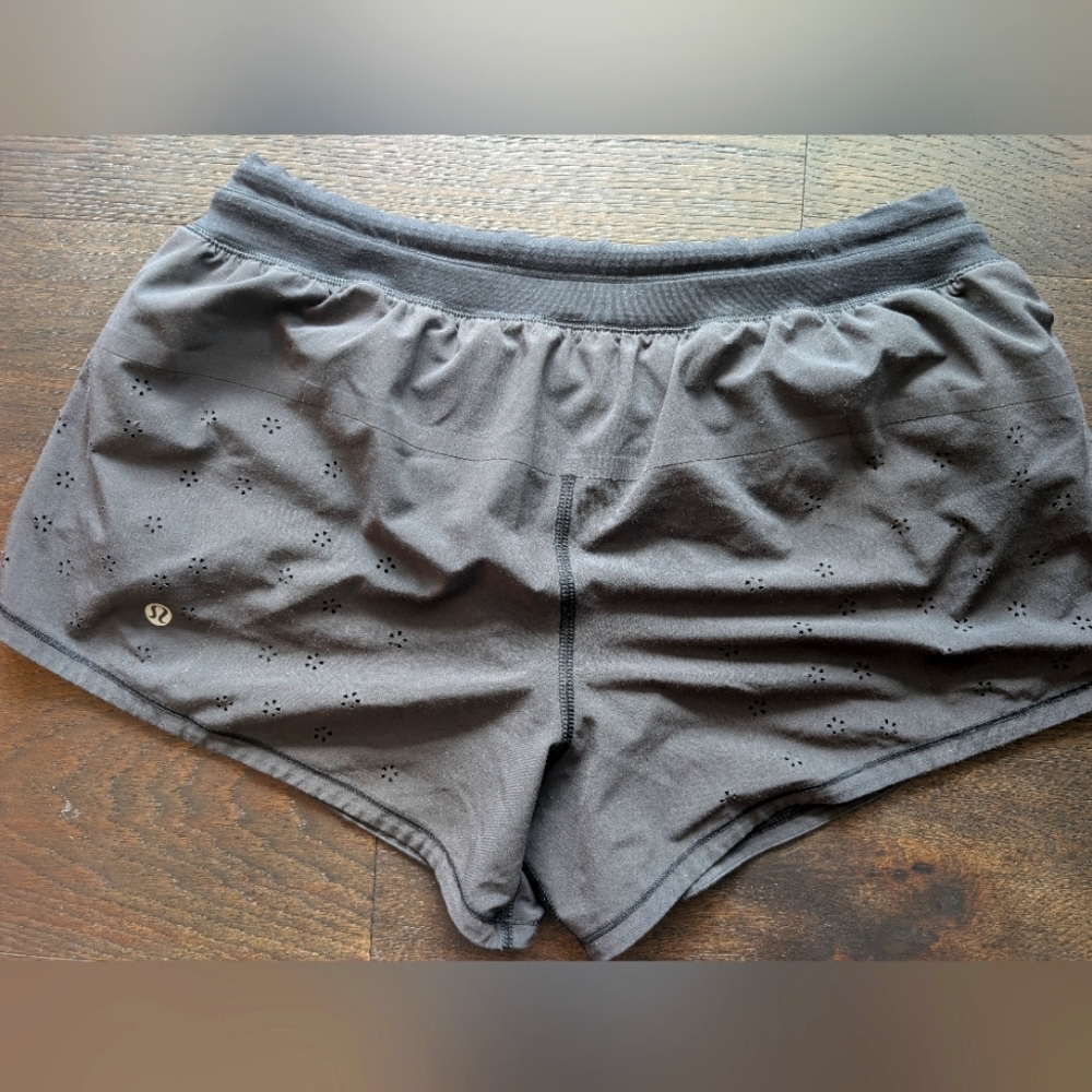 Lululemon - Size 8 (3.5 Inch Inseam)
